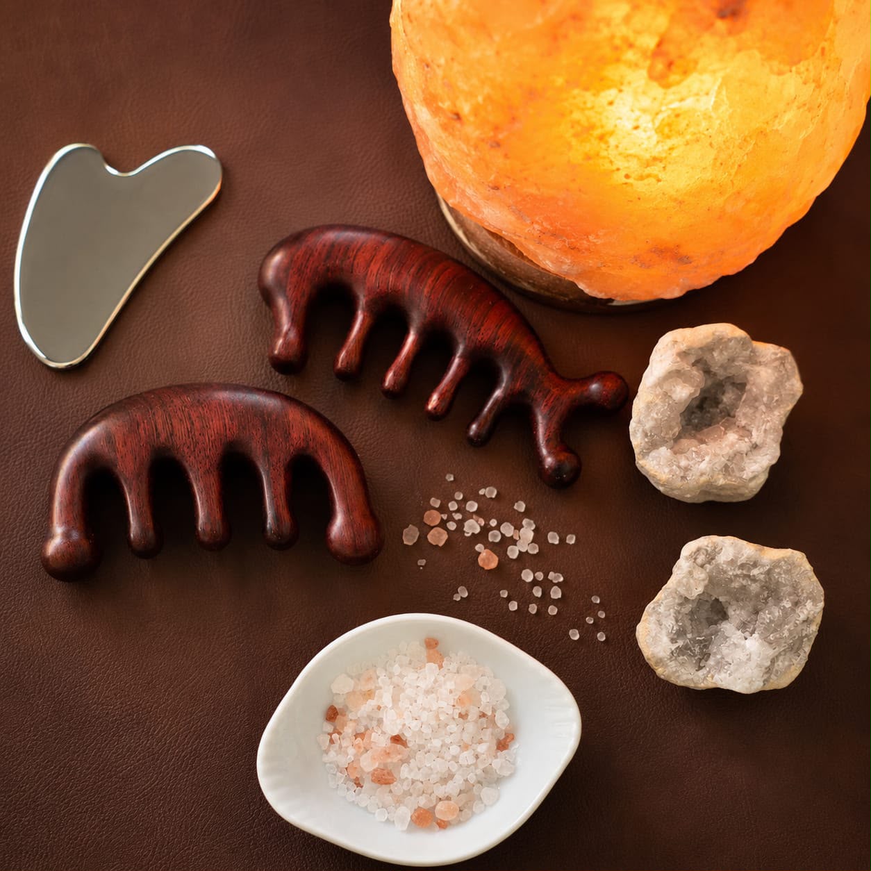 Outils de massage, sel de l’Himalaya et géodes